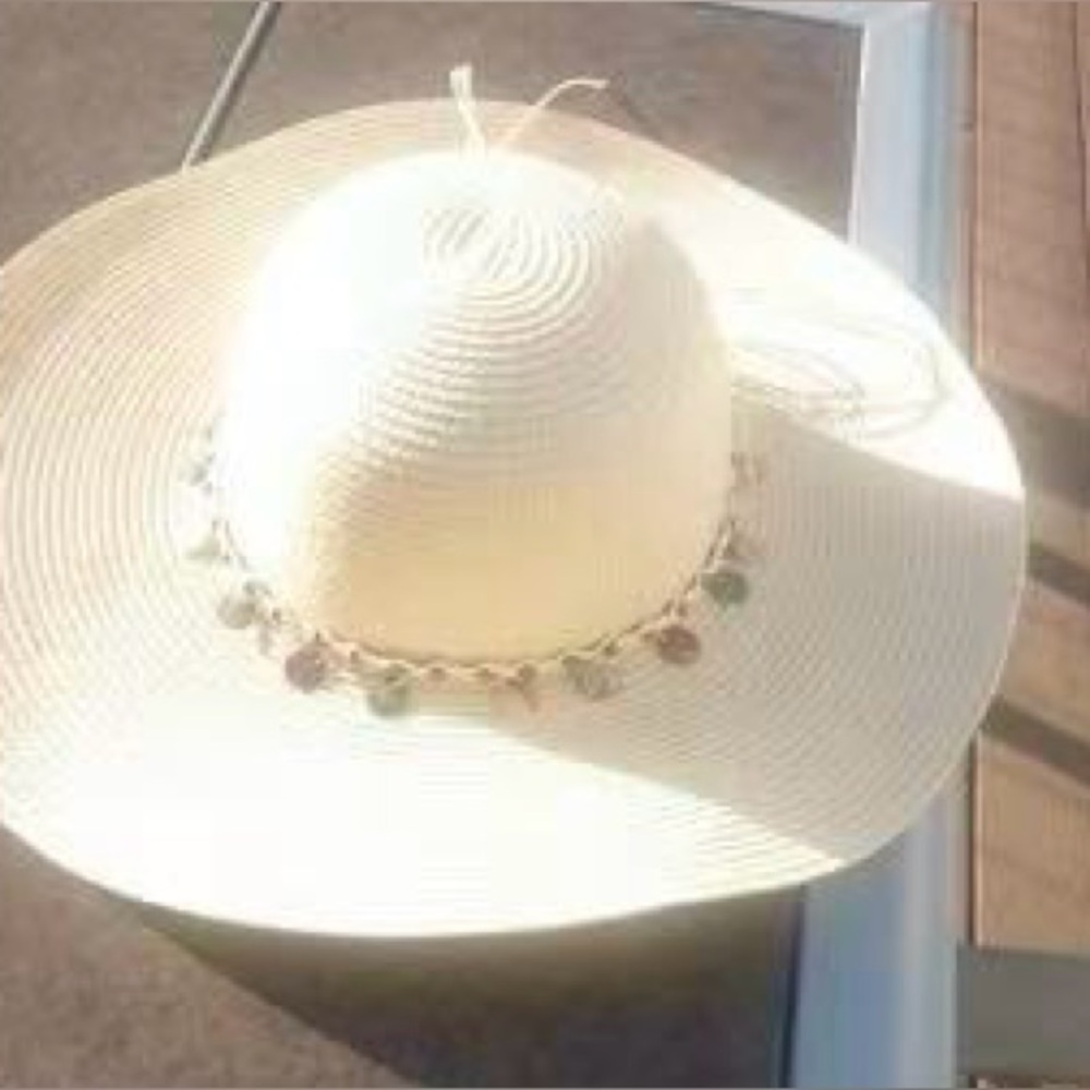 NWOT Elegant Straw Sun Hat
